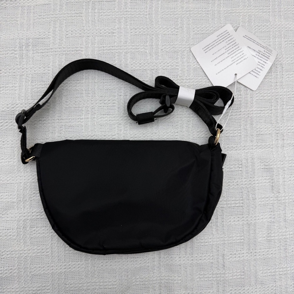 Lululemon athletica - All Night Festival Bag - Micro 2L - Black/Gold - Picture 2 of 6